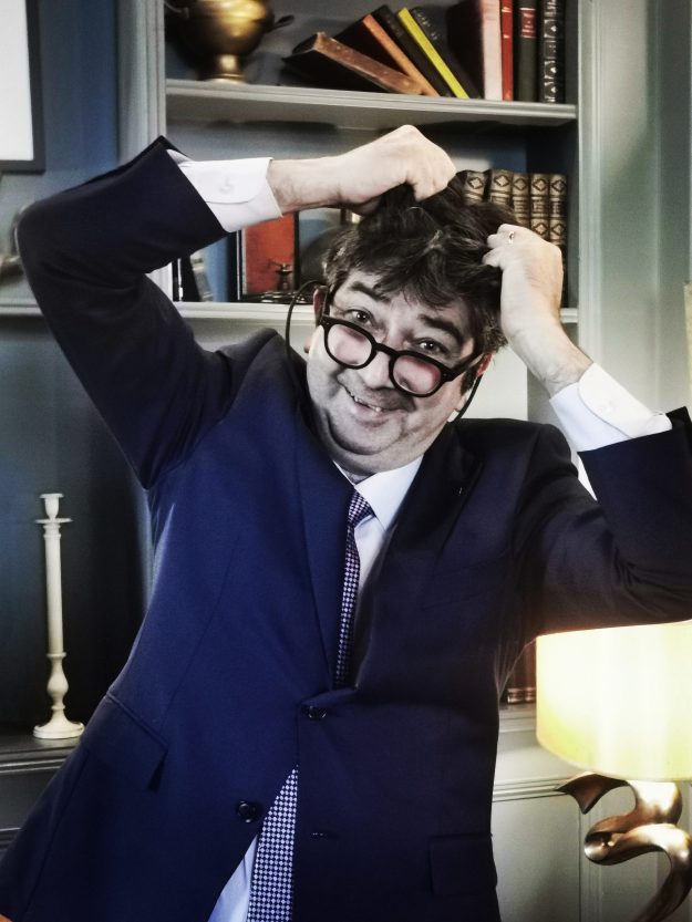 Stephen Belton – Off with his Hair