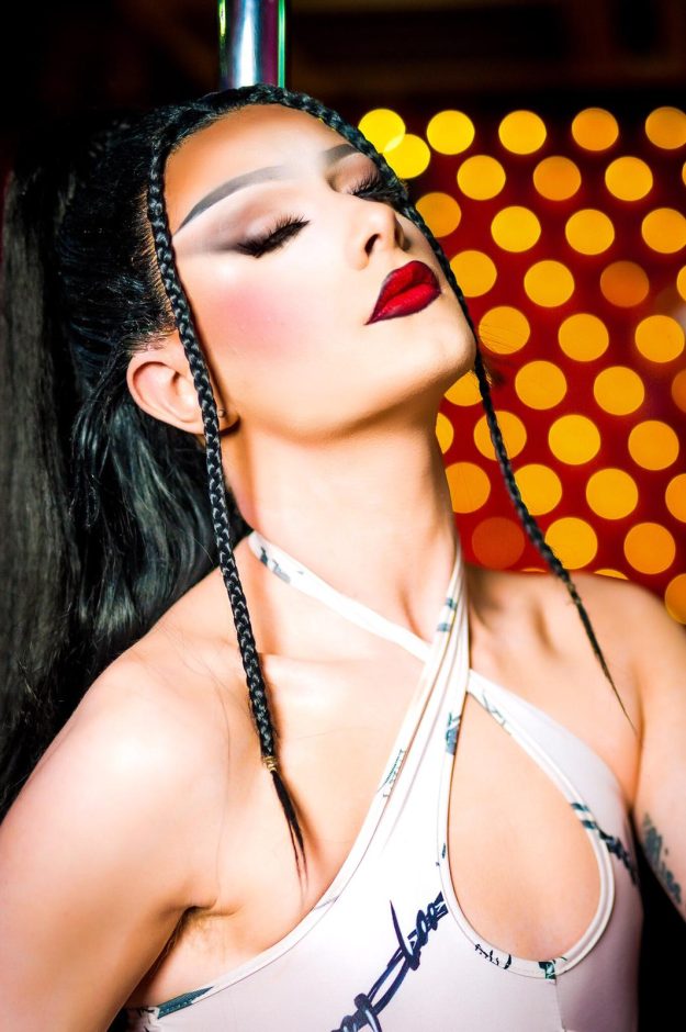 Krystal Queer Single shot press release